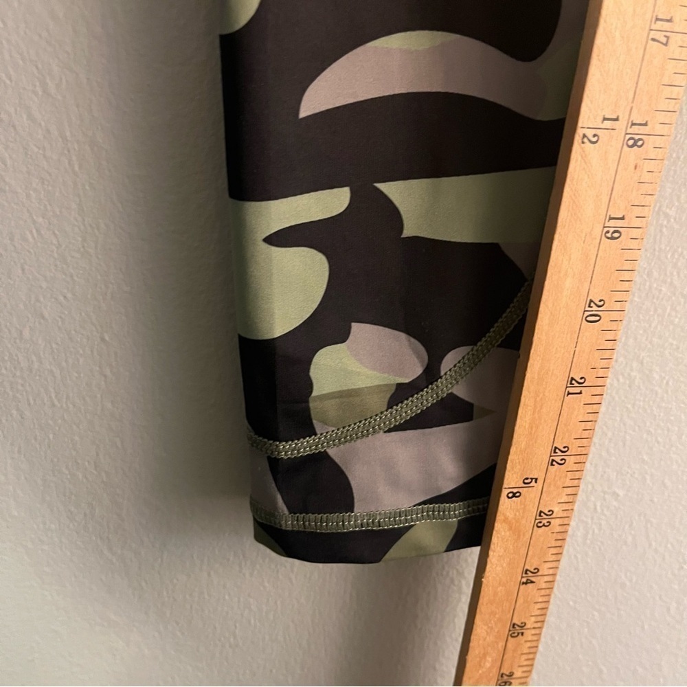 Zyia Active Camo Print Light n Tight Legging Size 2 - Picture 7 of 9